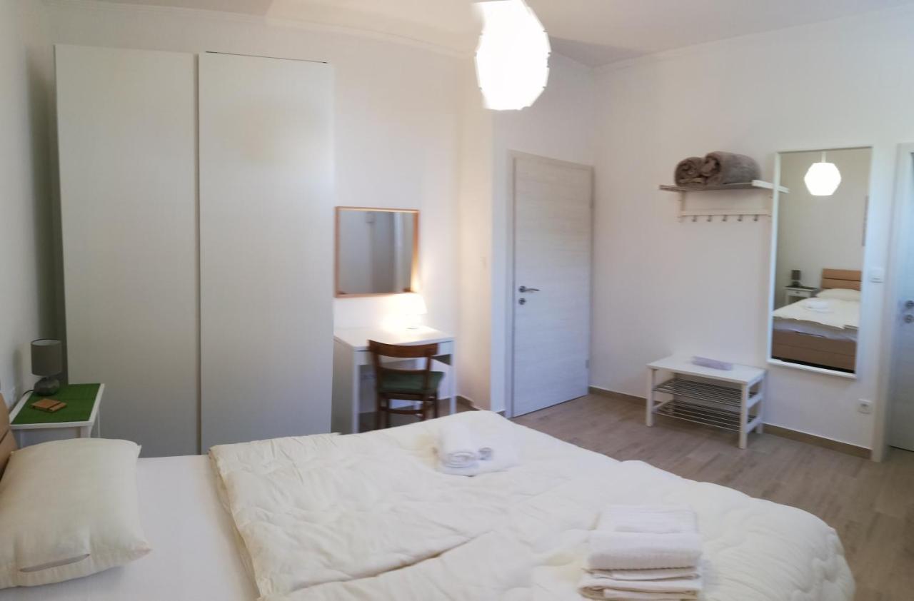 Mundanije Apartments Tinjarosa מראה חיצוני תמונה
