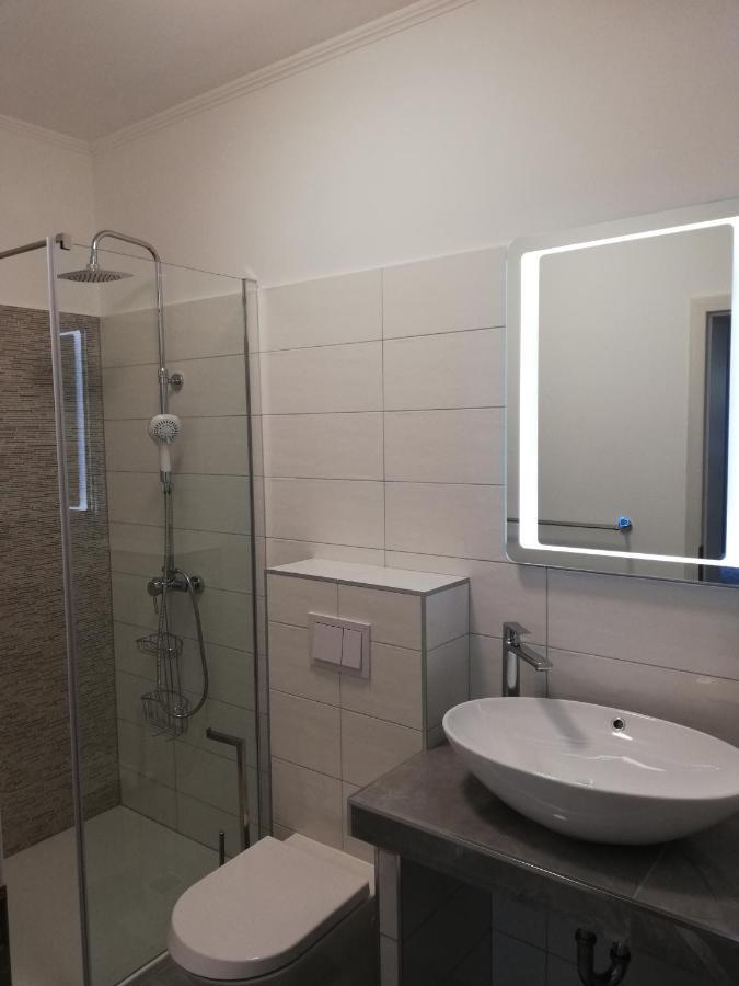 Mundanije Apartments Tinjarosa מראה חיצוני תמונה