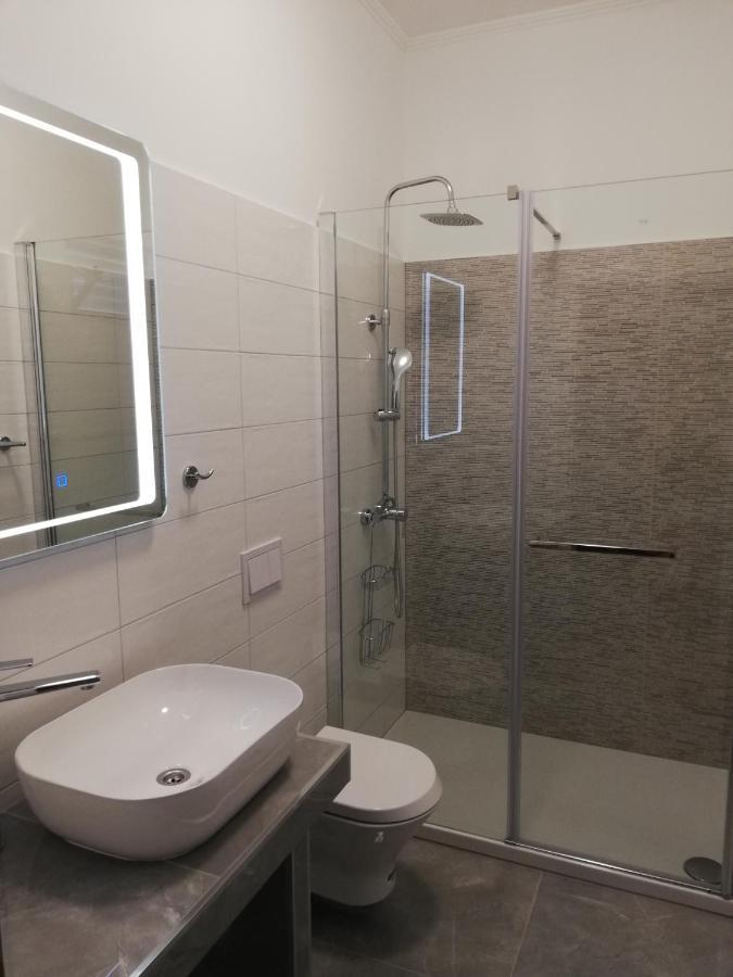 Mundanije Apartments Tinjarosa מראה חיצוני תמונה