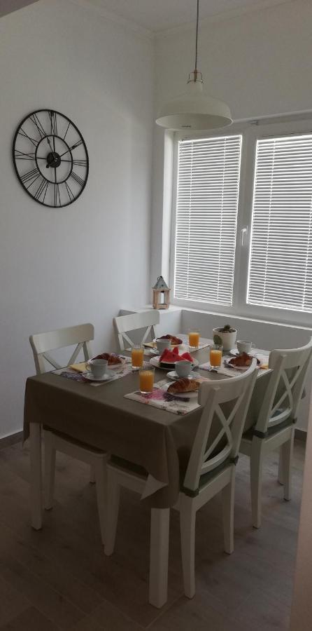 Mundanije Apartments Tinjarosa מראה חיצוני תמונה