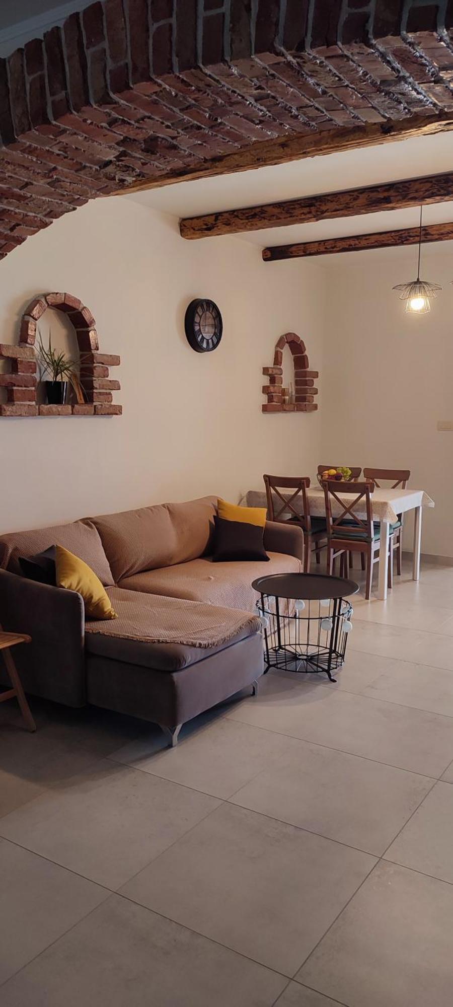 Mundanije Apartments Tinjarosa מראה חיצוני תמונה
