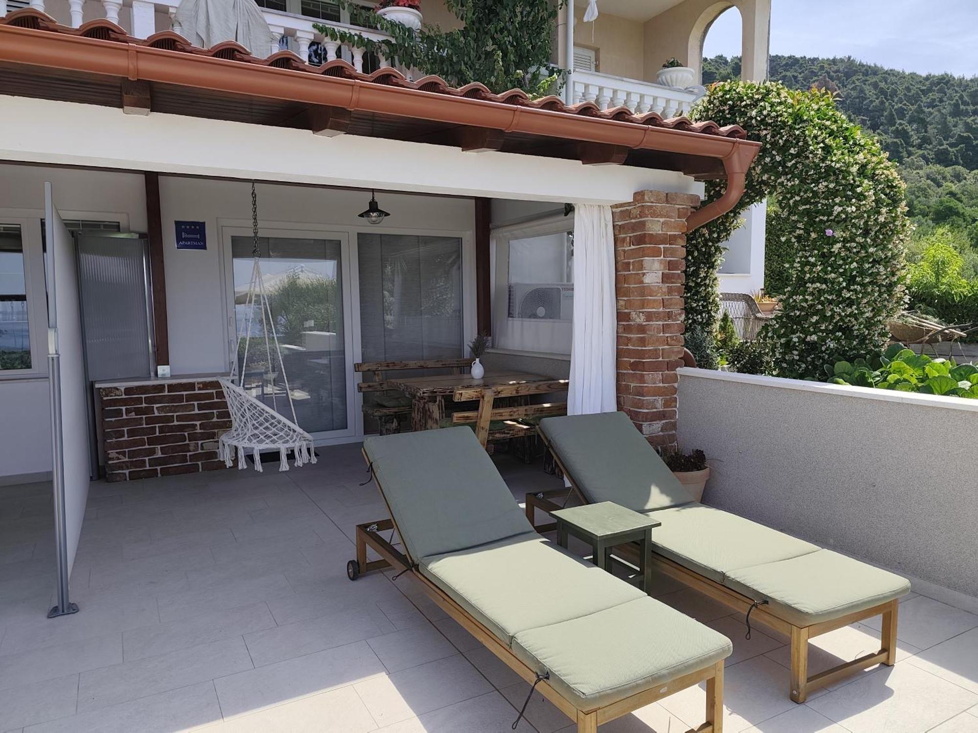Mundanije Apartments Tinjarosa מראה חיצוני תמונה
